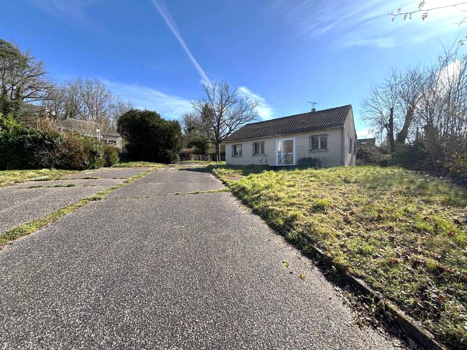 Divers de 3841 m2 à Nemours 77140