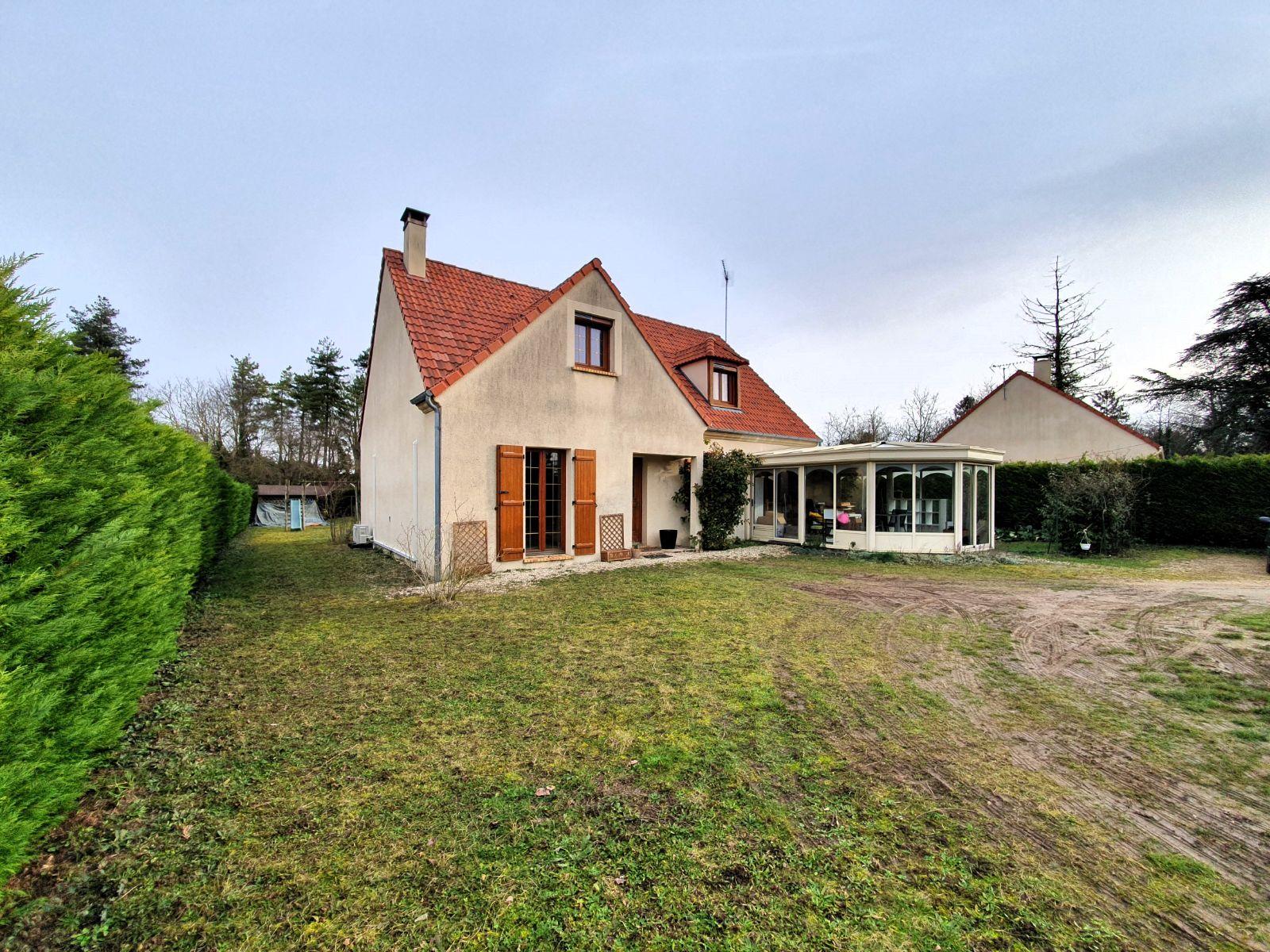 Pavillon de 1137 m2 à Souppes-sur-Loing 77460