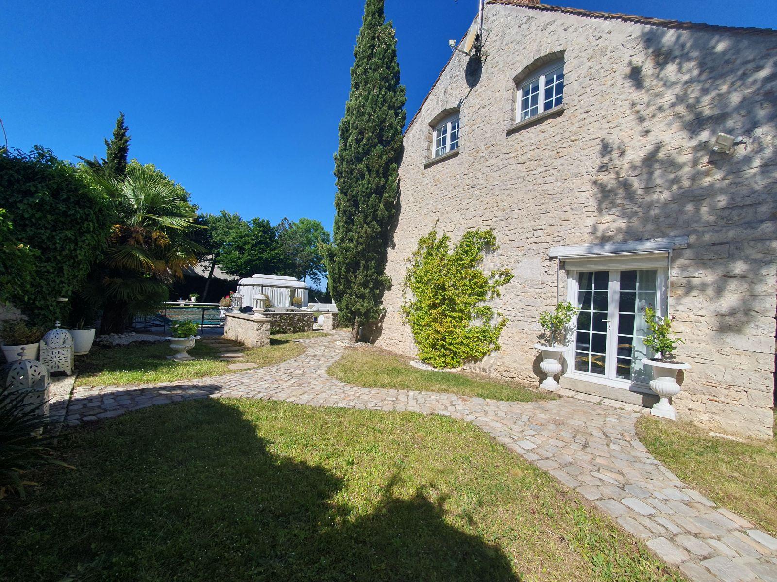 Maison de 1414 m2 à Chaintreaux 77460