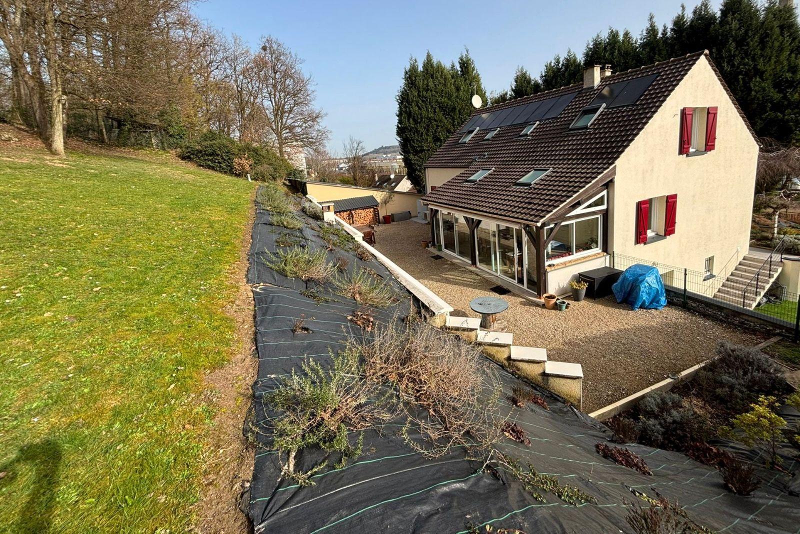 Pavillon de 3154 m2 à Bagneaux-sur-Loing 77167
