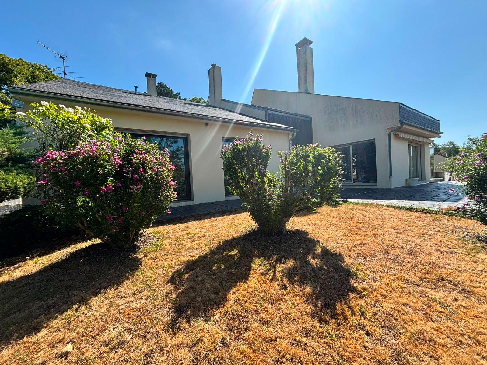 Maison de maître de 6224 m2 à Souppes-sur-Loing 77460
