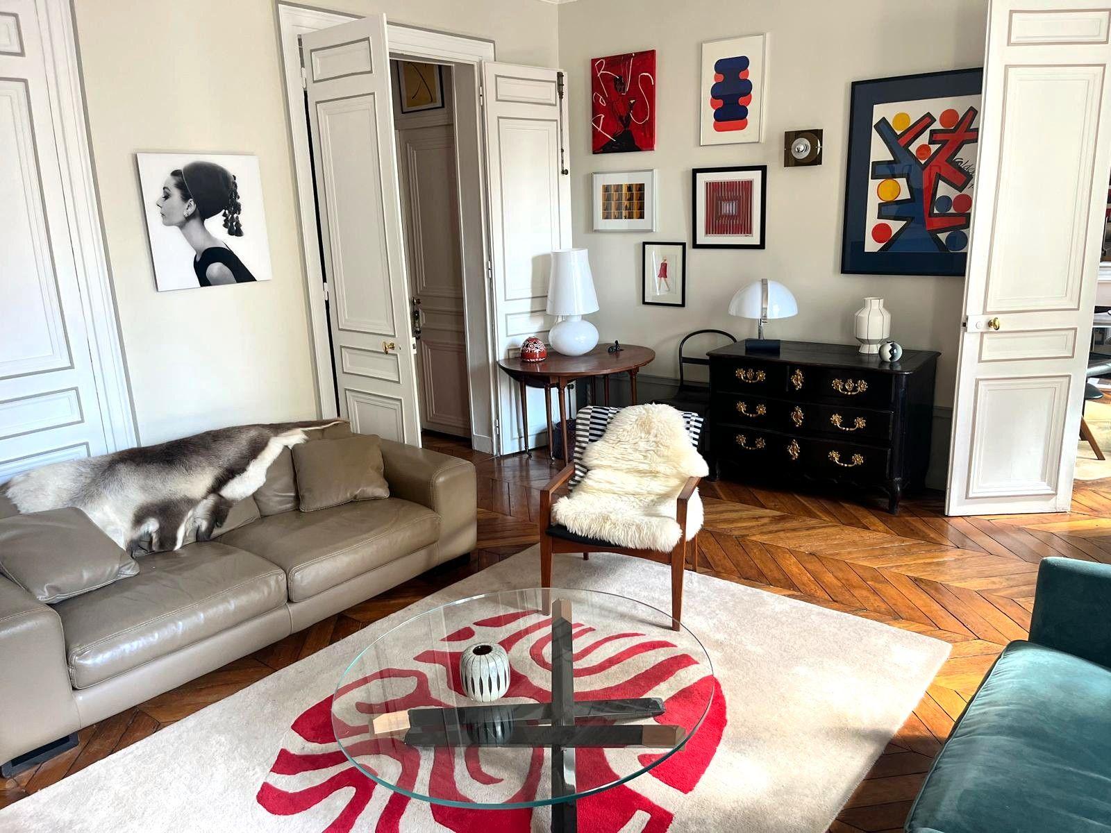 Appartement rénové de  à Paris 9e arrondissement 75009